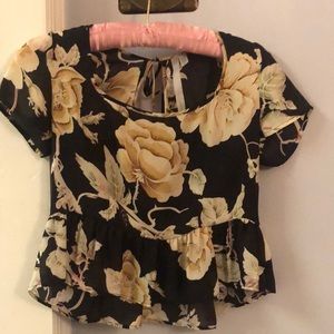 Reformed short sleeve hi-low top. Black and cream floral. 12” pit/pit XS